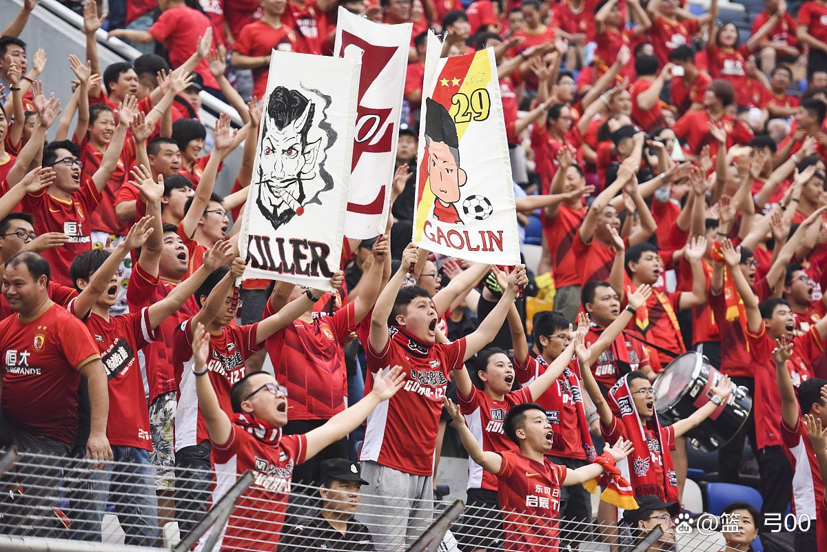 包含曼联轻松击败恒大晋级半决赛，竞技爆发！！的词条