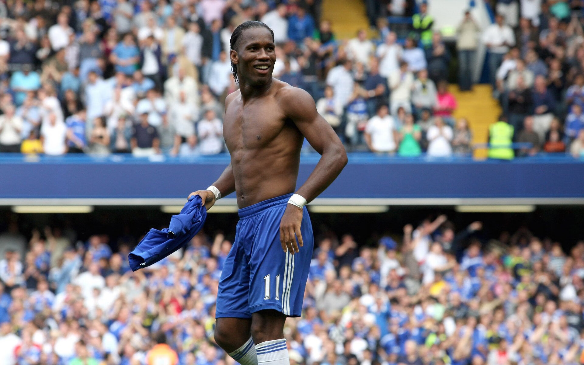 Faker重要时刻晋级下一阶段，法国队带队取胜！赛场气氛高涨